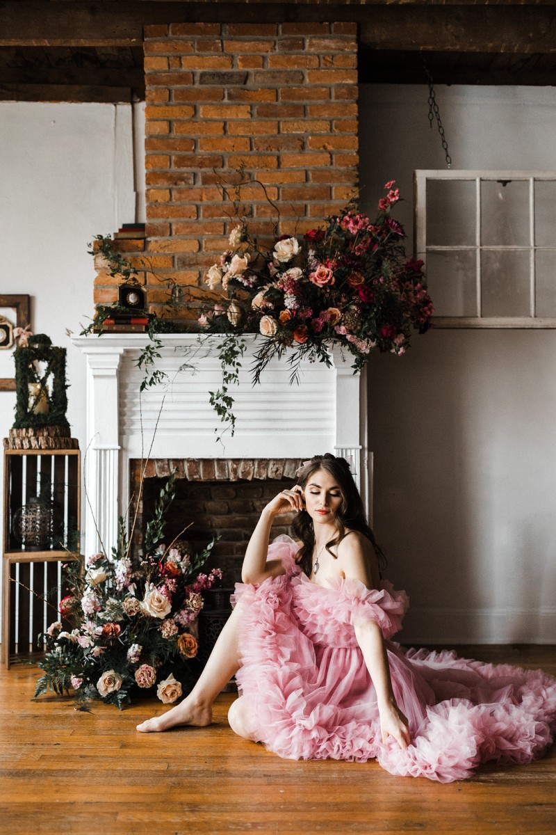 Enchantment-Amongst-Antiques_-A-Whimsical-Ethereal-Tea-Party-to-Celebrate-the-Bride-To-Be_Emma-Dallman-Photography_parlor-vintage-13_low