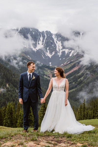 1_Howell_Howell_Vows-and-Peaks_Emily-Matt-Small-Family-Adventure-Elopement-23_low