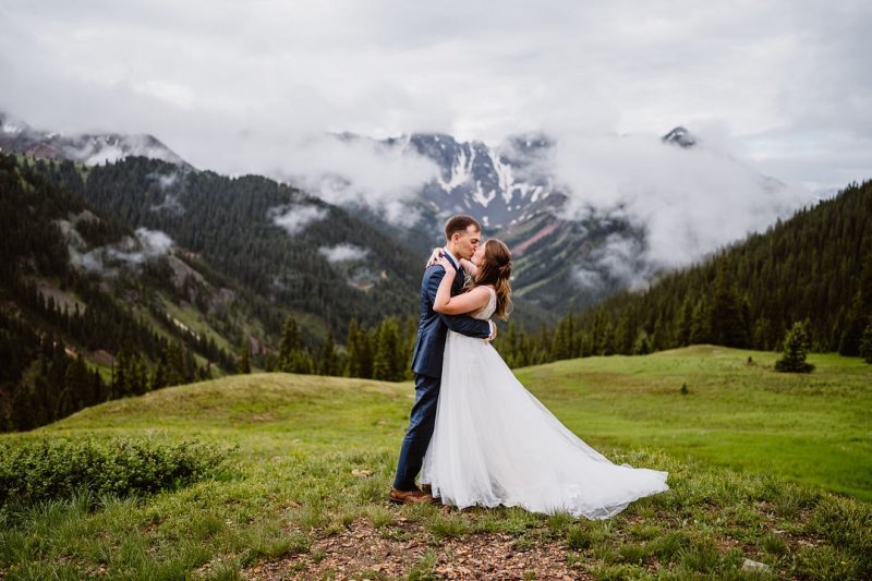 1_Howell_Howell_Vows-and-Peaks_Emily-Matt-Small-Family-Adventure-Elopement-25_low