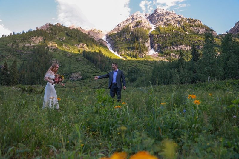 Cute-Intimate-Elopement-in-Colorado_Out-West-Elopements_130A6994_low