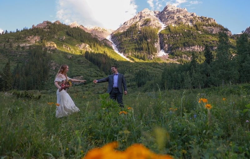 Cute-Intimate-Elopement-in-Colorado_Out-West-Elopements_130A6999_low