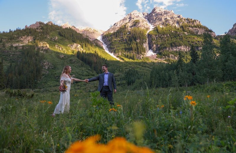 Cute-Intimate-Elopement-in-Colorado_Out-West-Elopements_130A7002_low