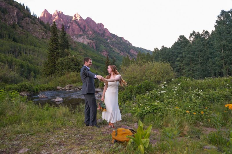 Cute-Intimate-Elopement-in-Colorado_Out-West-Elopements_130A7041_low