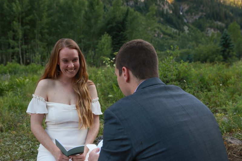 Cute-Intimate-Elopement-in-Colorado_Out-West-Elopements_130A7143_low