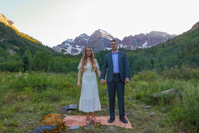 Cute-Intimate-Elopement-in-Colorado_Out-West-Elopements_130A7181_low